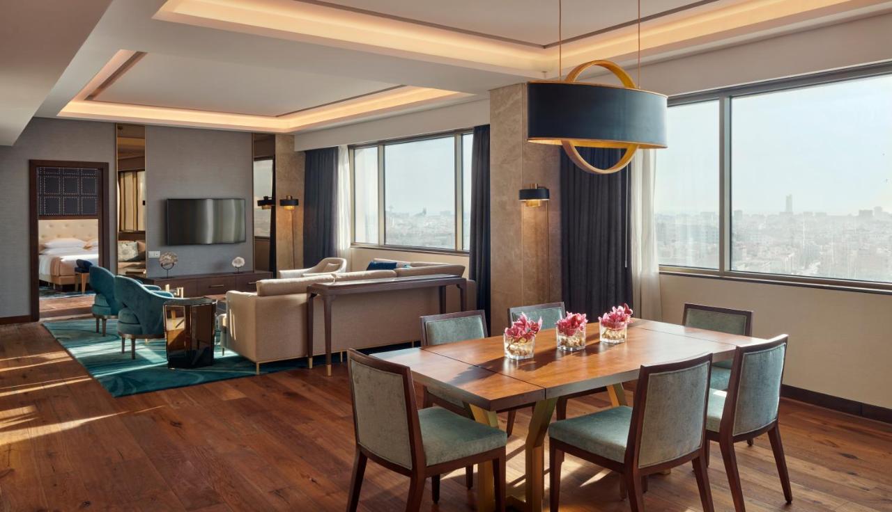 Grand Hyatt Al Khobar Hotel And Residences מראה חיצוני תמונה A suite at the hotel